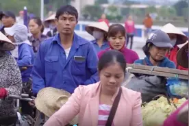 无耻！中国这座城市到处都是越南人，只因生活太好都不愿离开视频封面