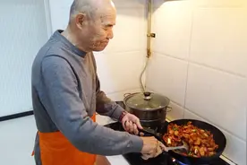 厨师老爸手把手教大家山西吃面时候浇的小炒肉卤，老做法地道！视频封面