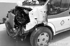 陕西一救护车出车祸致脑梗患者头部受伤，司机曾因毒驾被吊证图片