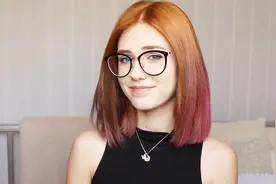 戴眼镜的女生适合什么发型 气质发型帮你变身时尚女神视频封面