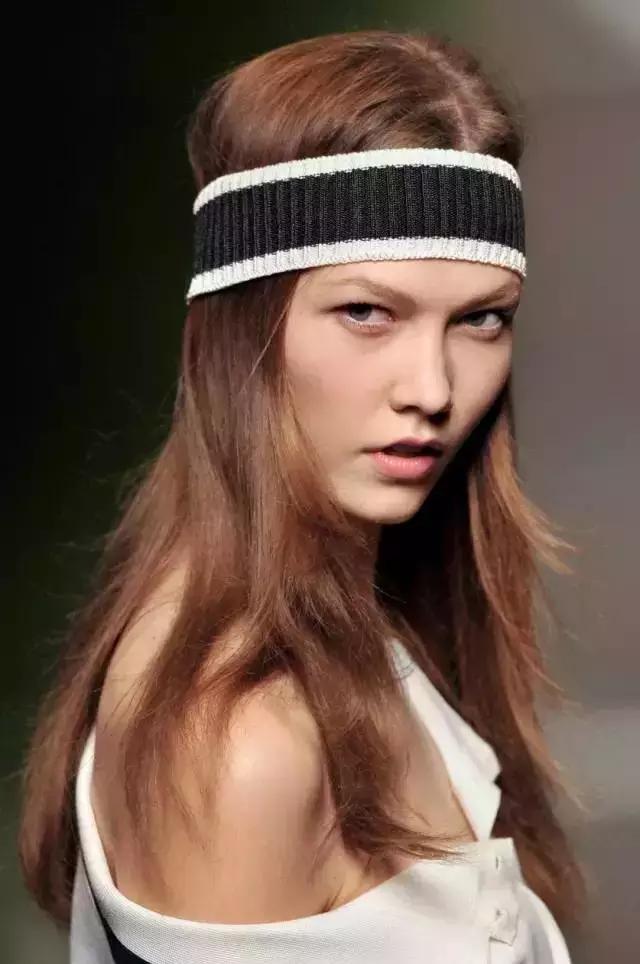 bershka官网 bershka官网插图(35) 脸大不要怕|盘点最全的“瘦脸减龄”发带,内涵实用教学!