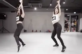 韩国顶级舞室双女神嗨翻全场编舞Handclap，这才是抖音98k最美版视频封面