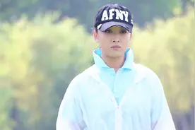 帅哥请亲如一家的阿姨，出庭为自己的父亲做证人，可她却说不能