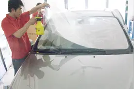 汽车贴膜假货率高达80%，老司机教你一招辨真伪，搞明白不吃亏视频封面