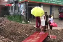 河南商丘暴雨 救火车变身“救护车” 安全转移待产孕妇视频封面