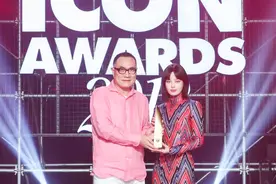 现代传播集团董事长邵忠为嘉妃娘娘颁奖视频封面