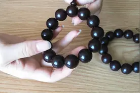小叶紫檀手串为何价格差距那么大？这3点看了，就明白了！视频封面