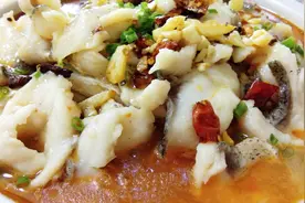 25块钱在家就能吃到一大盆酸菜水煮大头鱼，好吃到飞起来