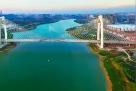 五象新区工人紧张施工，喜迎广西60大庆视频封面