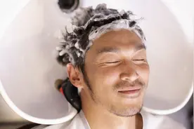 洗头发时候加上一点啤酒，没想到作用这么大啊，学会你会感谢我的视频封面