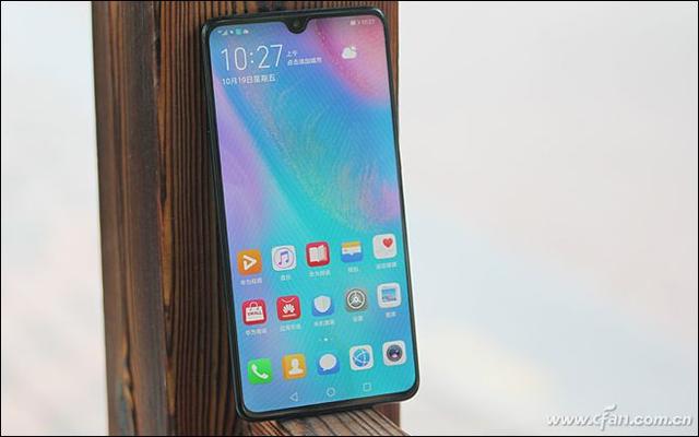 徕卡三摄+麒麟980的怒吼！HUAWEI Mate 20评测