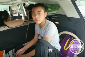 交警打开客车后备箱，匪夷所思一幕出现了，里面竟躺了个人图片