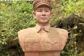 毛主席的警卫员胡长保，为救主席壮烈牺牲，55年后才找到他的遗骸图片