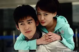 同是荧幕初吻，郑爽给张翰，杨紫给邓伦,唯独图4给大18岁的她图片