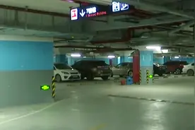 杭州女业主买了两个车位 竟要交15个车位的管理费？视频封面
