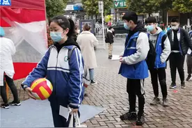 开学啦！贵州高三初三学生迎来新学期图片
