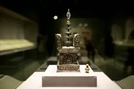 雷峰塔下真有白蛇吗？1924年雷峰塔倒塌，被埋之物曾轰动一时图片