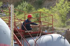 临汾市市场监督管理局特检所对蒲县工业气体开发部3台液化石油气储罐开展定期检验图片