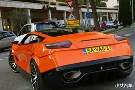 男子将面包车整成“敞篷超跑”，土豪：我的宾利好受伤图片