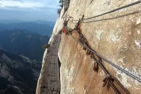 “世界10大最恐怖步道”之一，陕西华山长空栈道，光看照片都晕图片