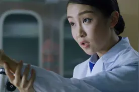女孩坠河身亡，被捞上来后，体内部分器官却不见了踪影，悬疑电影图片