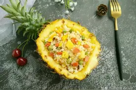 鲜甜味美的菠萝炒饭，烹饪简单，什锦搭配，老少皆宜的家常美味图片