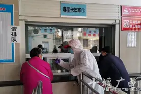 十堰公交“寿星卡”年审工作启动，双休日也可办理图片