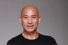师小红：为妻儿放弃事业，连夜载满满一车礼物去老丈人家贺寿图片