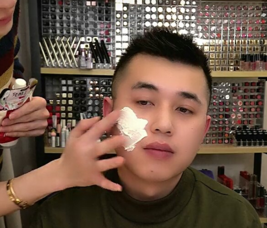 李佳琦带火的面膜，价格便宜被很多人忽略，提亮保湿效果想不到