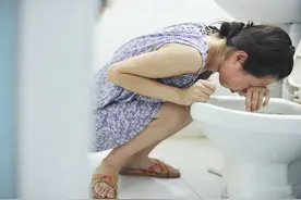 别小瞧了孕吐，年轻孕妈暴瘦10斤险些没了娃，只因孕吐太严重图片