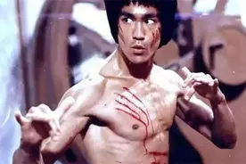 1秒踢6脚打9拳，李小龙是“天赋异禀”吗？其实他摘掉了汗腺图片