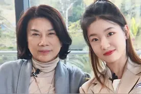 22岁女孩成董明珠秘书后，剪董总同款发型，网友：越来越像了图片