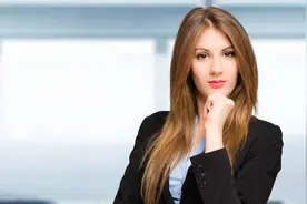 领导安排出差，指定要我跟随，没想到晚上却来到了我的房间图片