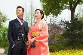 舒畅开直播带货竟遭遇“催婚”，男方曾在剧中饰演自己的公公图片