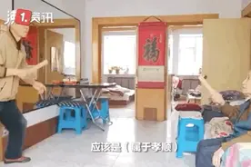 这是高手！儿子陪八旬母亲用擀面杖打球图片