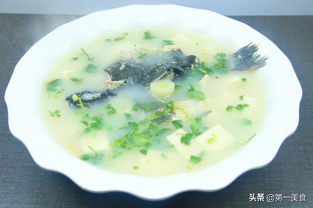 水牛奶炖花胶像豆腐状 2026年水牛奶炖花胶像豆腐状是坏了吗