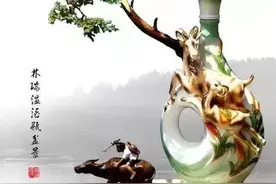 70岁大爷，专捡破酒瓶种盆景，比买的花盆还惊艳！堪比艺术品！图片