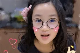 吴尊与女儿比赛做美食，9岁Neinei成功做披萨，色香味俱全图片