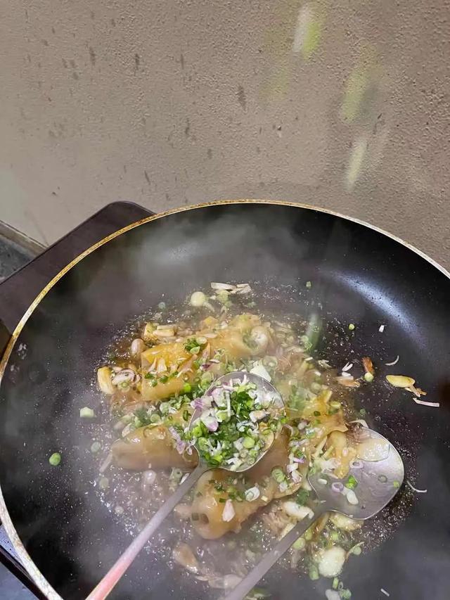 爆花胶煮法 2025年爆花胶汤的功效与作用 爆花胶煮法 2025年爆花胶汤的功效与作用