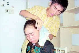 13年前背母亲上学刘秀祥后续：返乡资助近2000名学生图片