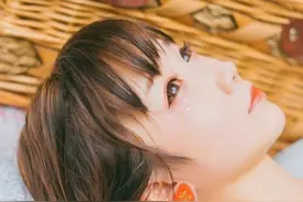 呆萌可爱软妹子户外甜美元气少女写真图片图片