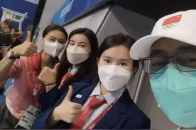 换种身份也耀眼！阔太郭晶晶成奥运跳水评委，穿西装系领带超有范图片