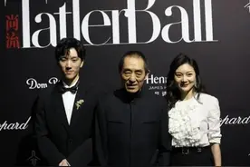 继超生风波后，张艺谋携妻儿首次公开亮相！妻子陈婷被夸肤白貌美图片