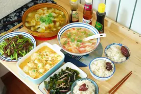 看了70岁婆婆家的饭菜，真是惭愧！怪不得儿子不肯回家图片