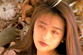 工藤静香写真集 身穿黑色紧身泳衣秀身材 一双美腿太有型图片