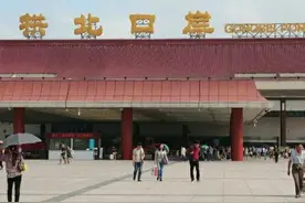 拱北口岸，那些月入过万的"水客"们，他们的日子还有多长？图片