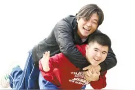 隐退10年陪你长大：黑豹主唱秦勇与傻儿子大珍珠的动人父子情图片