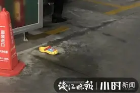 突发！杭城10岁男孩在小区地下车库被撞，正在抢救！女司机在车上不停啜泣…图片