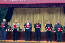 德州55名“最美出租车驾驶员”受表彰图片