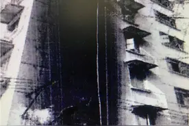 上海大妈不满邻居楼道堆垃圾 半夜放火差点烧掉整幢楼图片